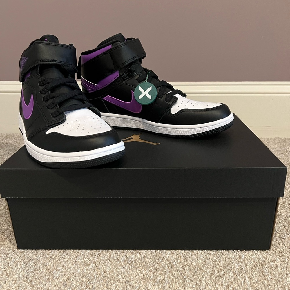 Brand New jordan 1high flyease Black Bright Violet
